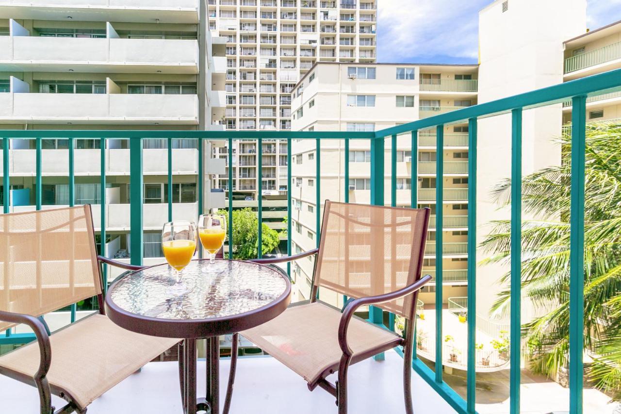 City View Studio With Pool Access In Aloha Surf! Гонолулу Экстерьер фото